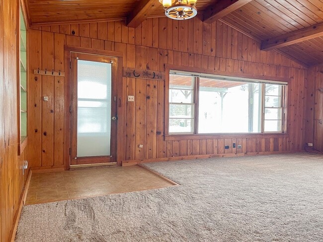 Building Photo - 3 bed/ 1 bath Single Family Home on Coffeen!