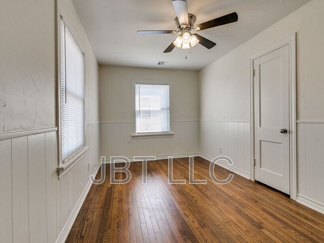 Building Photo - 224 W Ercoupe Dr