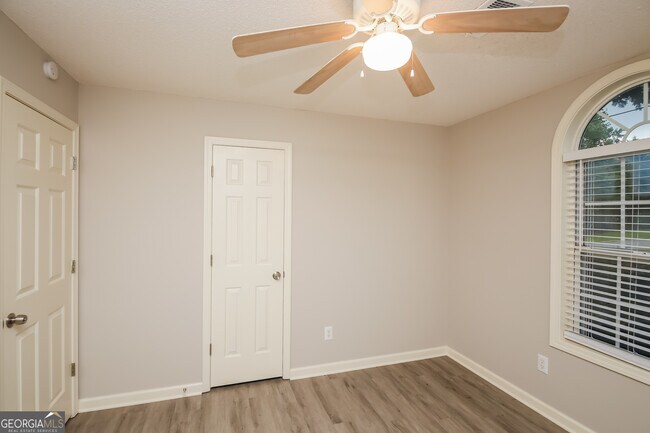 Building Photo - 360 Southern Trace Dr