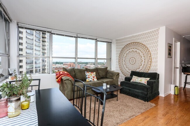 Building Photo - 655 W Irving Park Rd