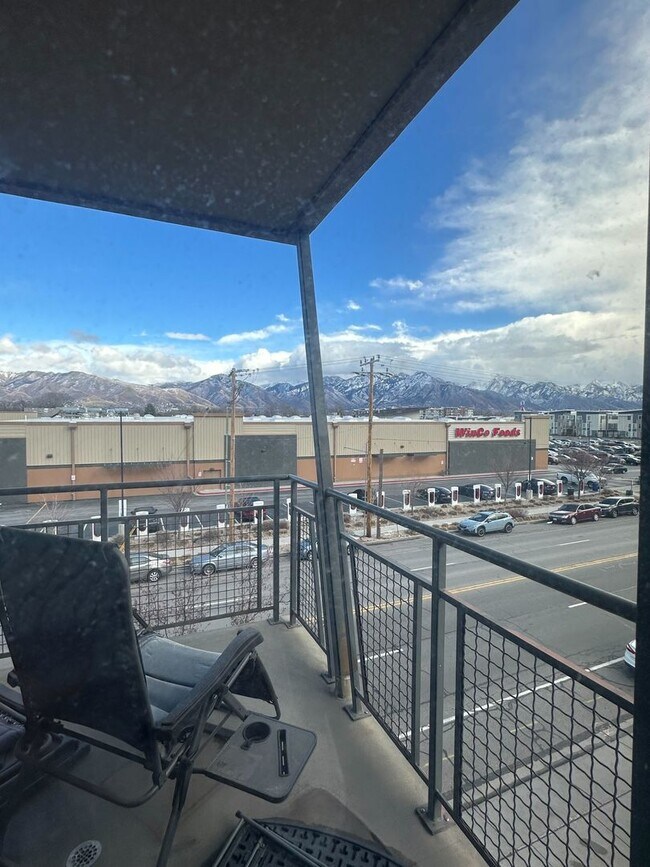 Building Photo - Beautiful 2BR Condo in Gated Community Near TRAX