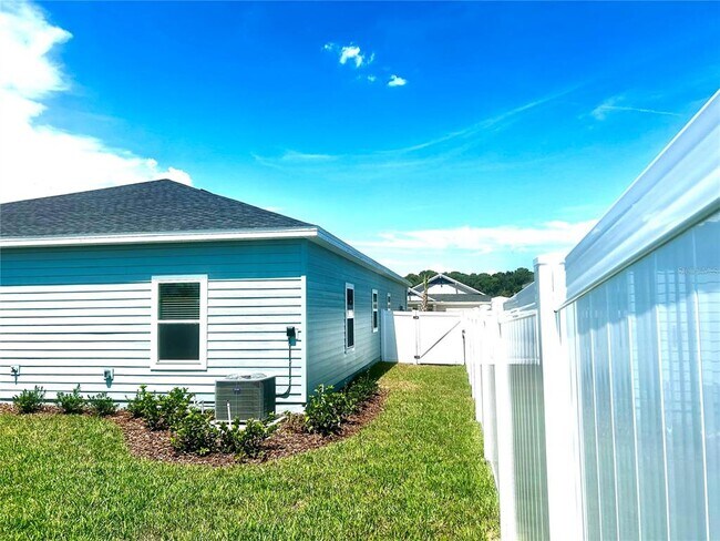Building Photo - 4473 NW 14th Lp