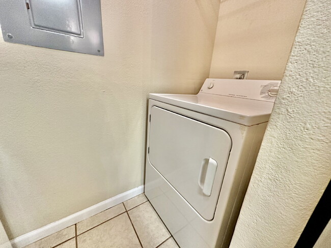 Building Photo - Spacious, One-Bedroom Condo In Plantation ...