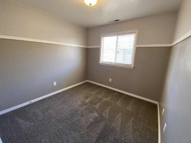 Building Photo - "Charming 3-Bed Townhouse in St. George – ...
