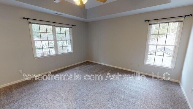 Building Photo - 15 Collenwood Rd