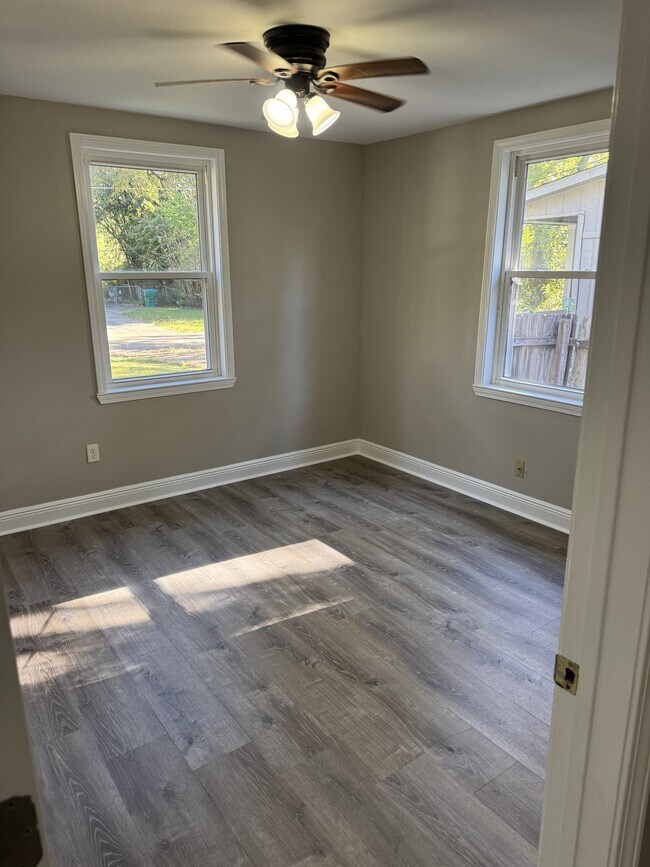 Building Photo - 212 Hazelnut St