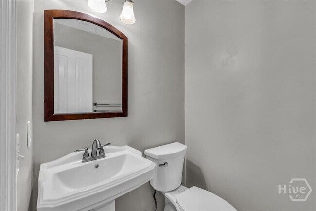 Building Photo - 138 Penn Station