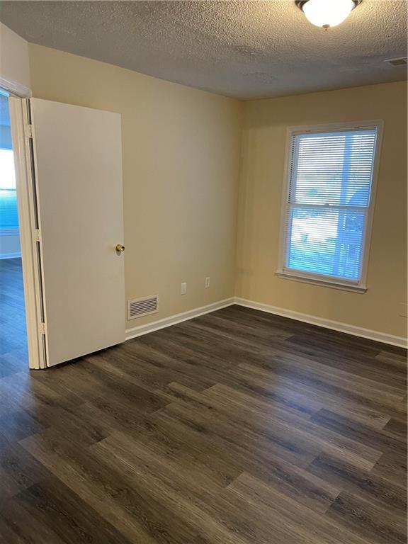 Building Photo - 1600 Oakpoint Dr SW