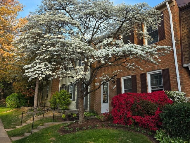 Building Photo - 899 Holborn Ct