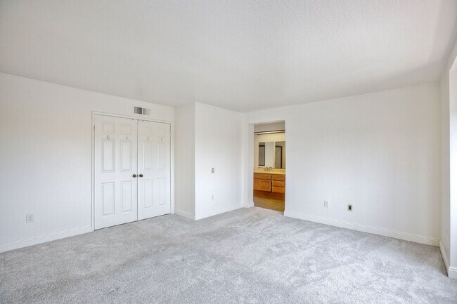 Building Photo - 2091 Sequoia Crest