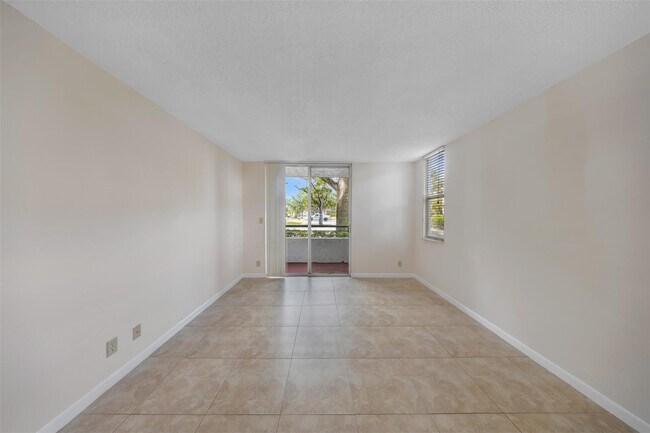 Building Photo - 941 Lyons Rd