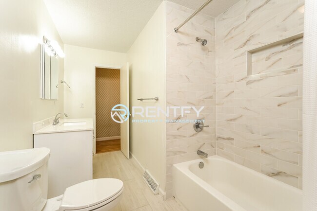 Building Photo - 260 Stewart Rd SE