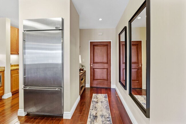 Building Photo - Fully Furnished Condo in the prestigious R...
