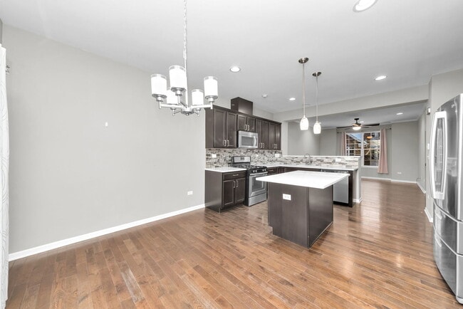 Building Photo - 2525 Dunraven Ave