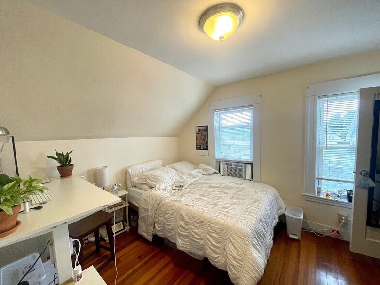 Building Photo - 123 Winthrop St