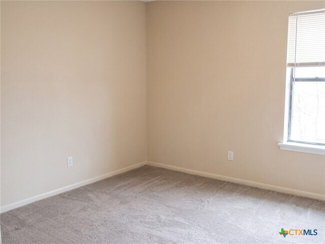 Building Photo - 705 Traci Dr