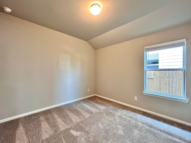 Building Photo - Charming 3-Bed, 2-Bath Home with Modern Up...