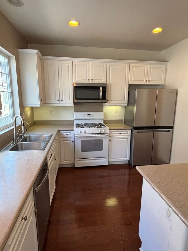 Building Photo - Move-In Ready 4 Bedroom Home Perfect for Professionals & Families