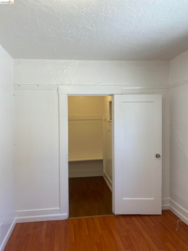 Building Photo - 1323 E 21st St