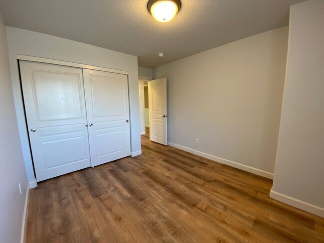 Building Photo - 3-BR Craftsman Home in SE Bend