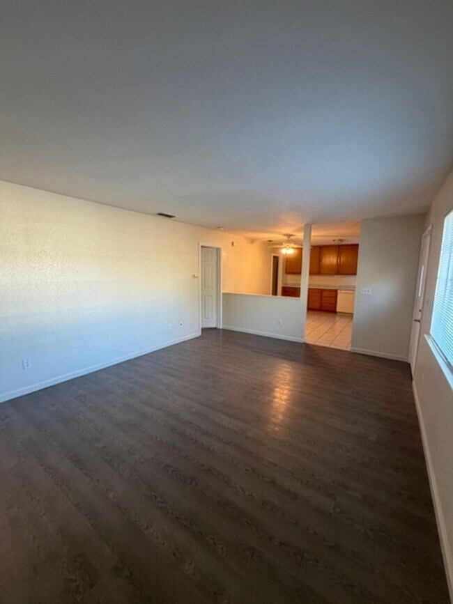 Building Photo - 7585 Twin Oaks Ave