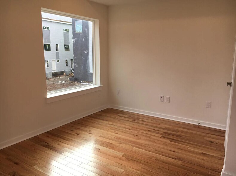 Bedroom (this is an old photo) - 1659 N Randolph St