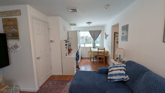 Building Photo - 12 Main St