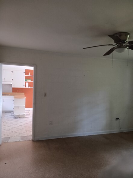 Building Photo - 2700 Jefferson Dr