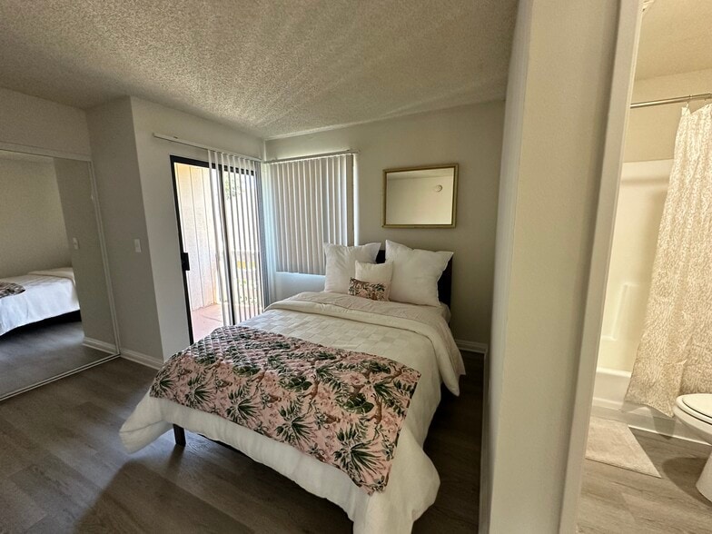 Building Photo - Vassar Carriage House Apartments