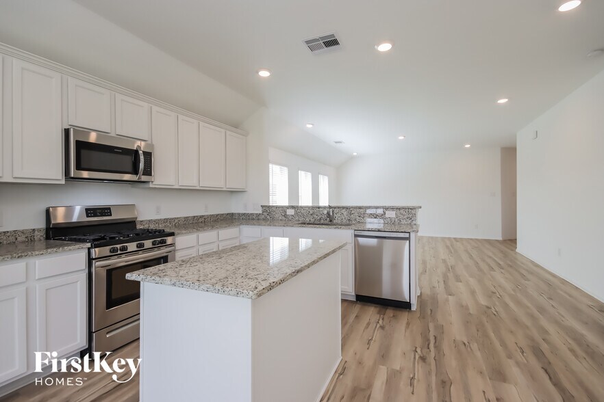 Building Photo - 26634 Daylily Grove St