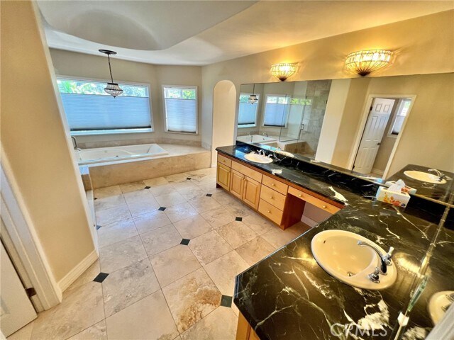 Building Photo - 224 Cll De Madrid