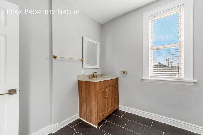 Building Photo - 419 E Mithoff St