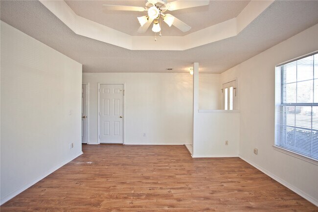 Building Photo - 58 Holly Dr