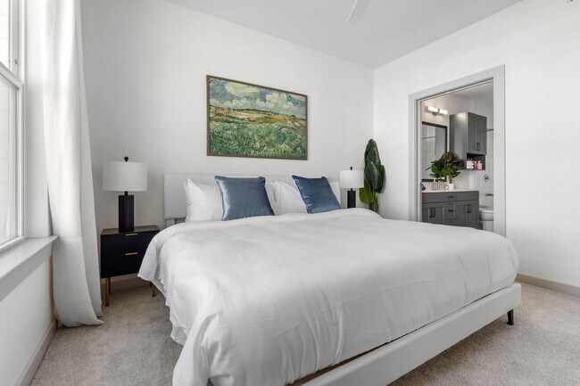 Building Photo - 1301 Leah Ave