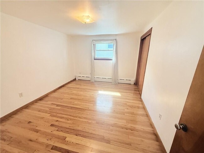 Building Photo - 25 Thurston Ave
