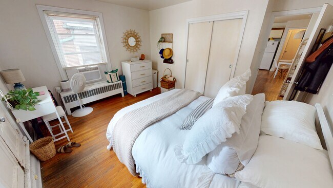 Building Photo - 1725 Spruce St