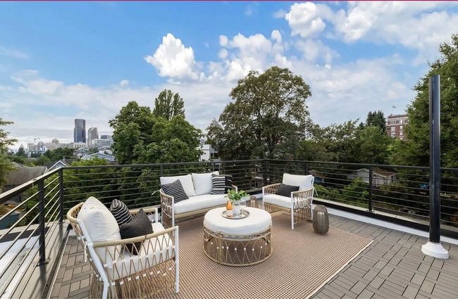 Building Photo - Modern & Tranquil Townhome in Seattle's Central District City Views, Rooftop Deck & Prime Locatio...
