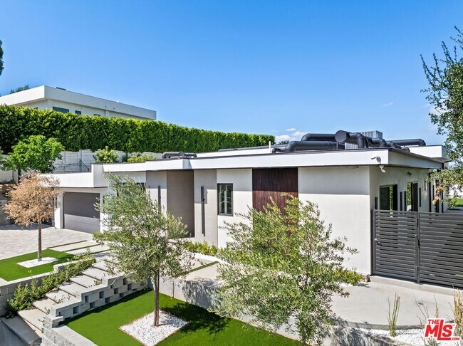 Building Photo - 16851 Encino Hills Dr