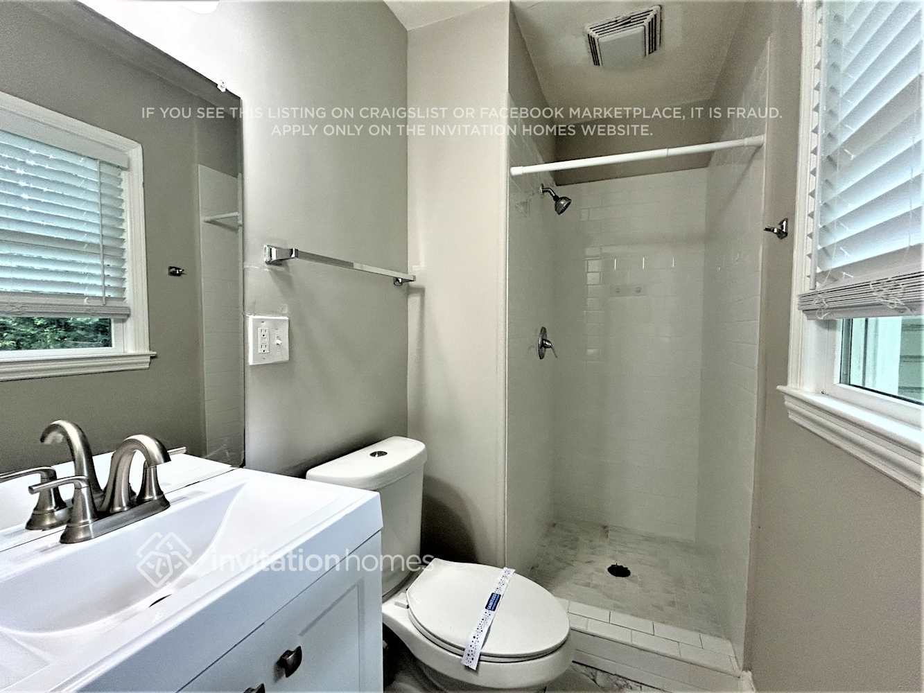 Building Photo - 1095 Longshore Dr