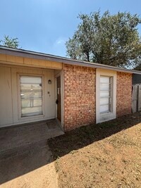 Building Photo - 1 bed 1 bath duplex unit