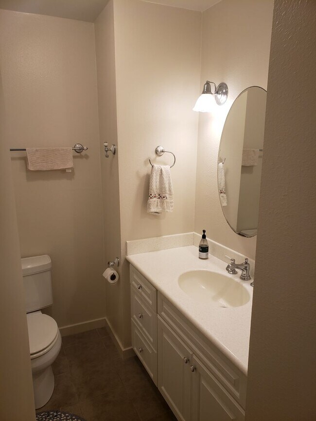 Building Photo - Fully furnished  1 year lease max. , 2 bedroom, 2 bath 2nd floor unit in the Poinciana Manor