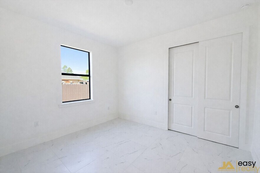 Building Photo - 1045 Jaguar Blvd