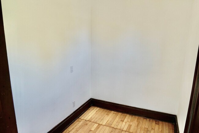Building Photo - 2519 W Cherry St
