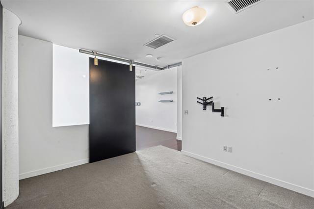 Building Photo - 2600 W 7th St