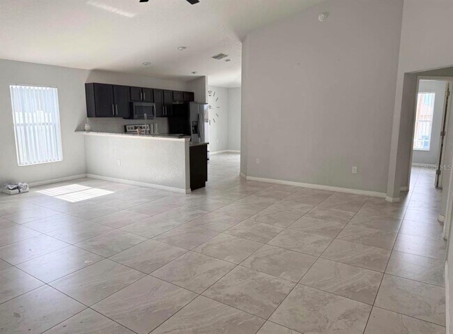 Building Photo - 2671 Sanderling St