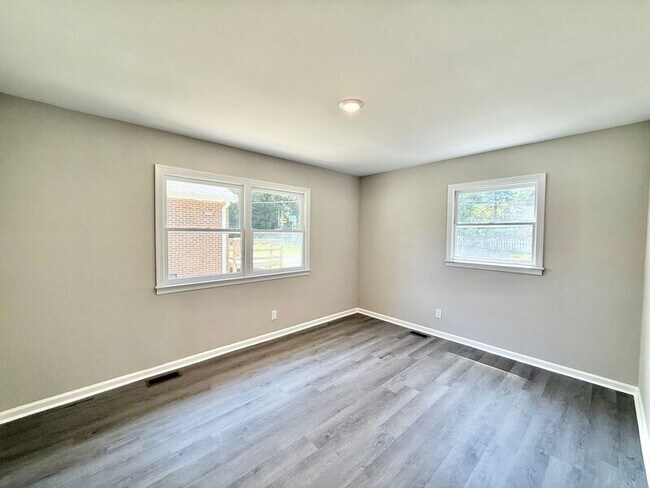 Building Photo - 102 Johnson St