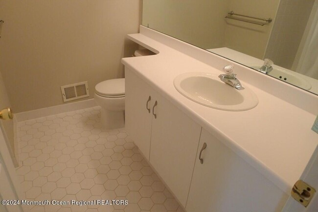 Building Photo - 5 Oxford Rd