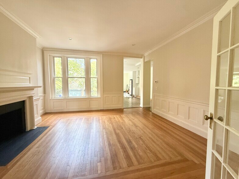 Building Photo - 1726 Beacon St