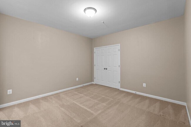 Building Photo - 920 St Martins Loop