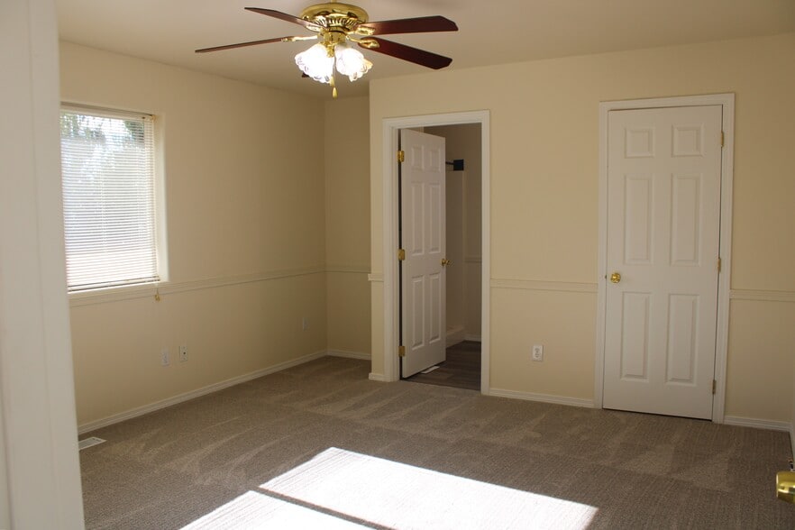 Building Photo - 1497 Trisha Way